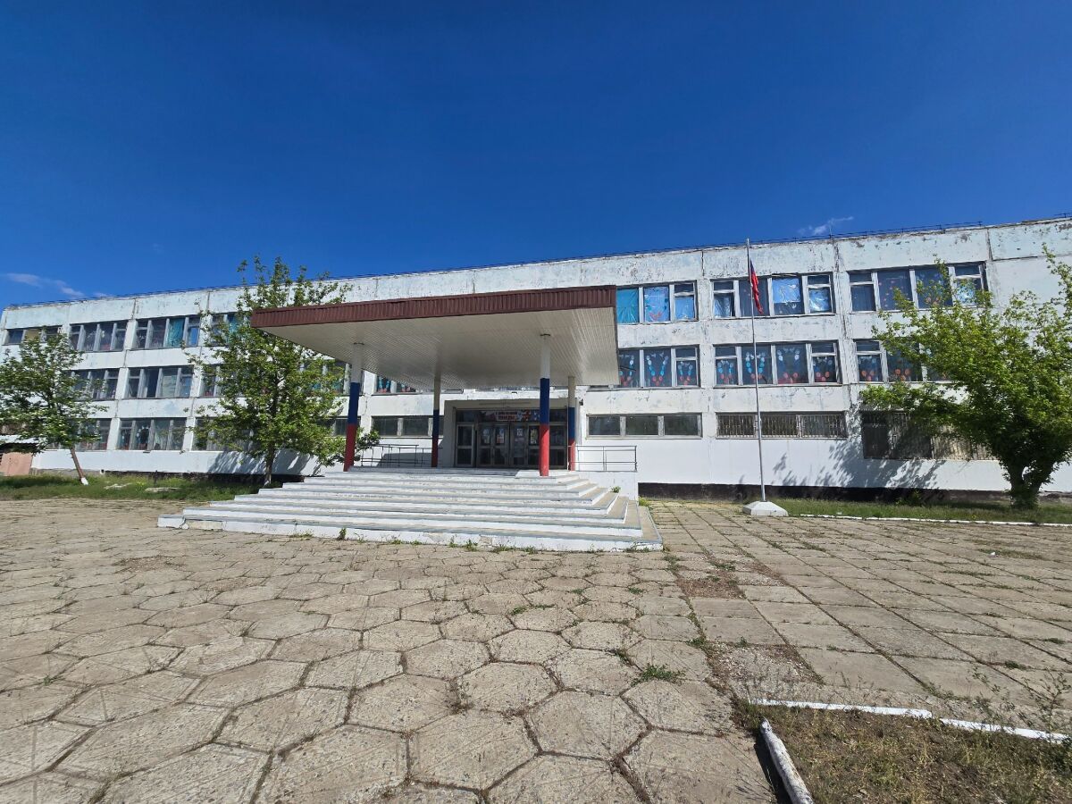 Потолок обвалился в актовом зале школы в Красном Сулине - Фото 1