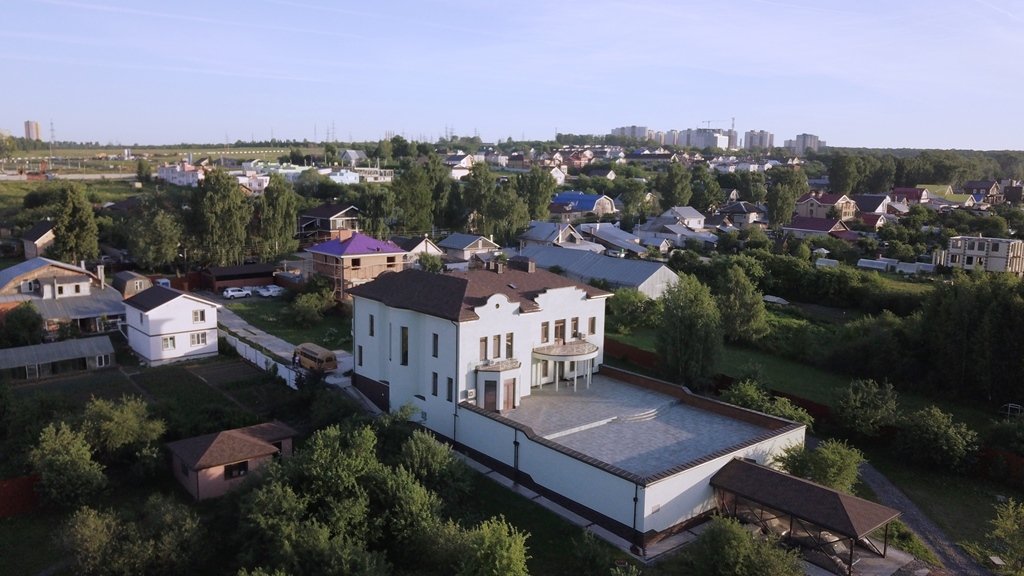 Особняк с бронированными окнами продается в Нижнем Новгороде за 120 млн рублей - фото 1