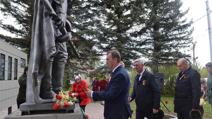 Рухнувший памятник солдатам ВОВ восстановили в Нижегородской области