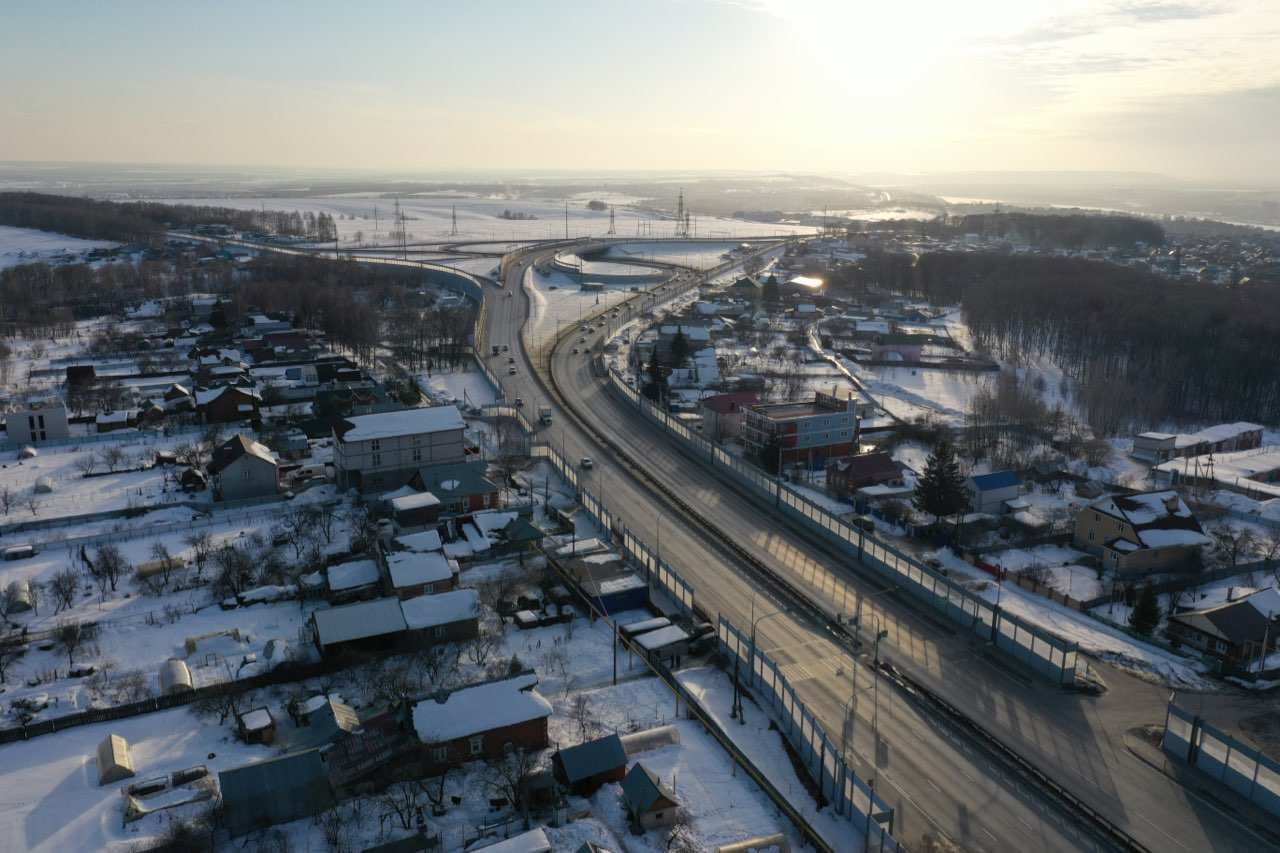 Нижегородцы жалуются на гигантские пробки на транспортной развязке в деревне Ольгино - фото 1