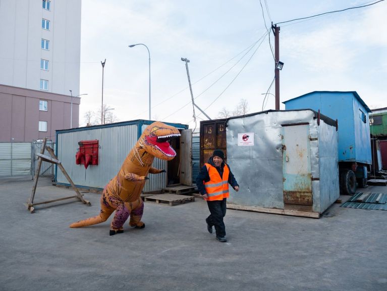 Строители отмечают День смеха