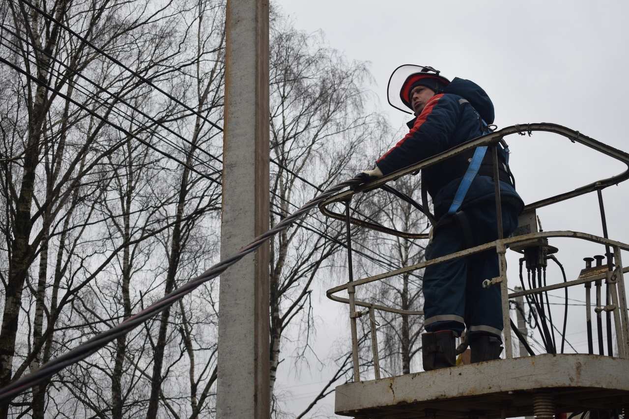 Электроснабжение нарушено в семи районах Нижегородской области из-за сильного ветра  - фото 1